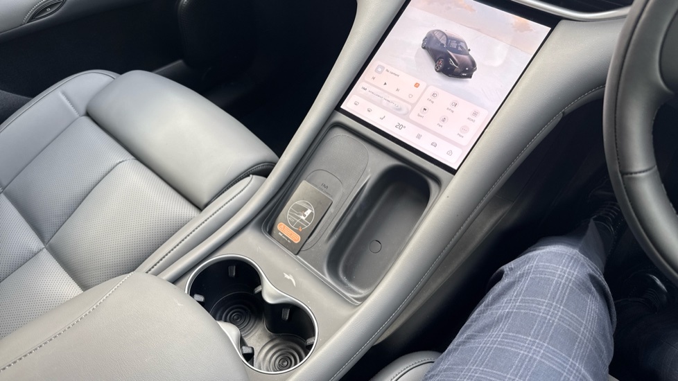 MG IM6 100Kwh Launch Edition White #30