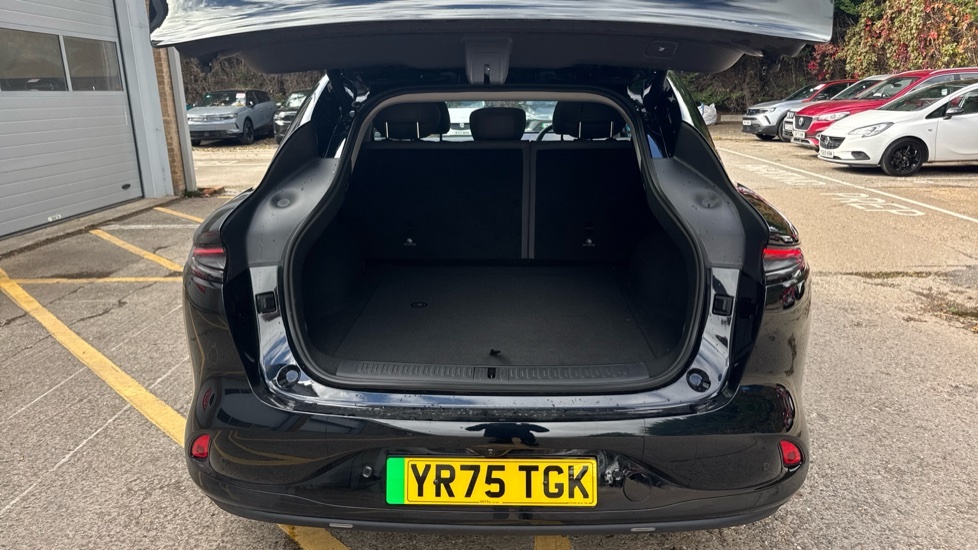 MG IM6 100Kwh Launch Edition White #19