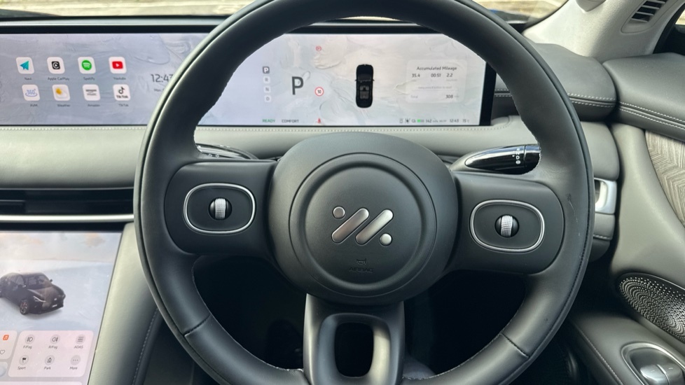 MG IM6 100Kwh Launch Edition White #36