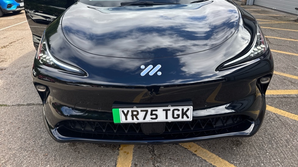 MG IM6 100Kwh Launch Edition White #21