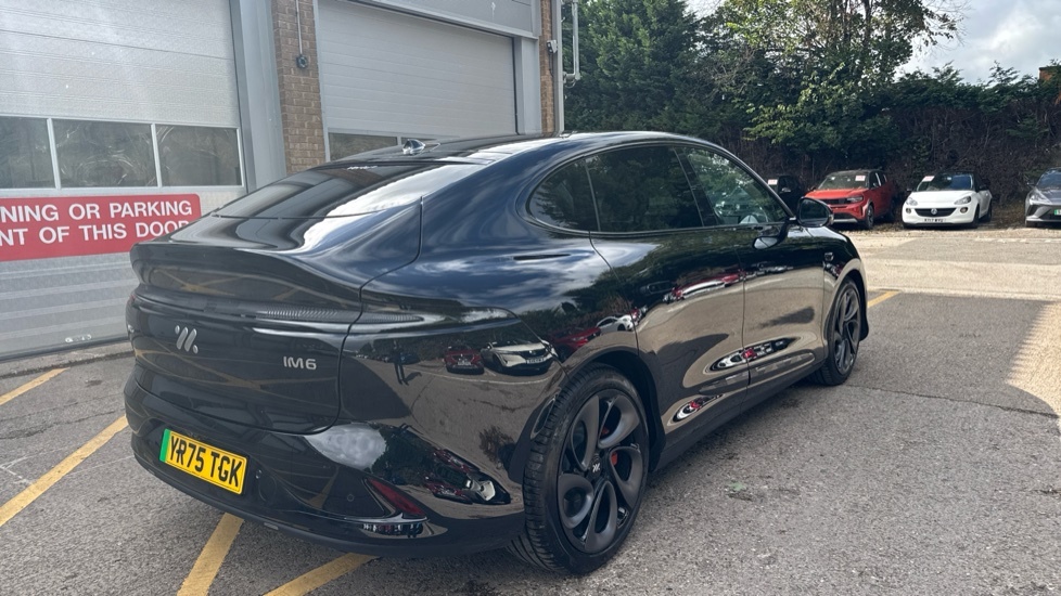 MG IM6 100Kwh Launch Edition White #8
