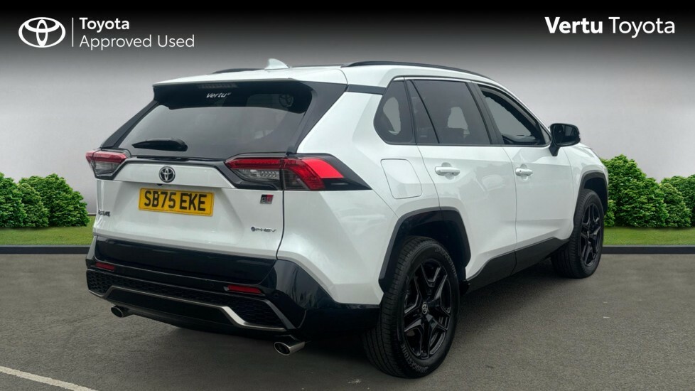 Toyota Rav 4 Gr Sport White #2