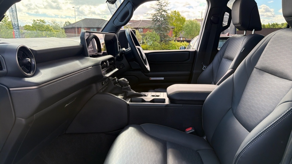 Toyota Land Cruiser Invincible White #5