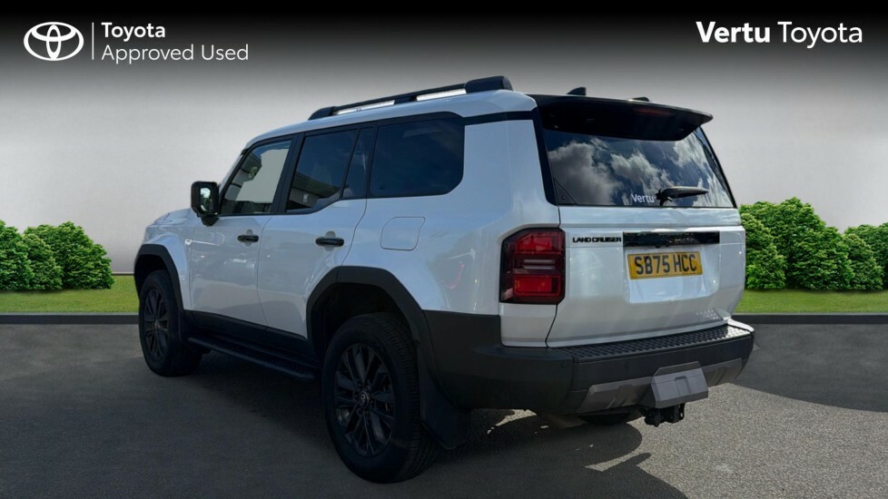 Toyota Land Cruiser Invincible White #4