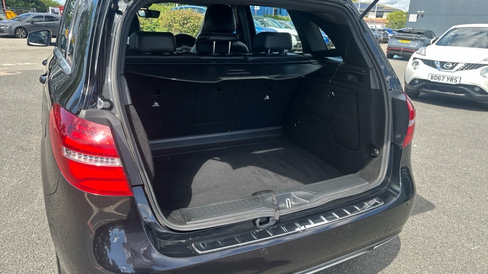 Mercedes-Benz B Class Exclusive Edition Black #4