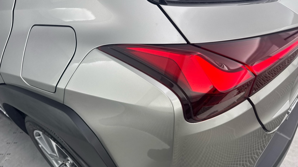 Lexus UX 250H 2.0 Cvt Premium Sport Edition White #22