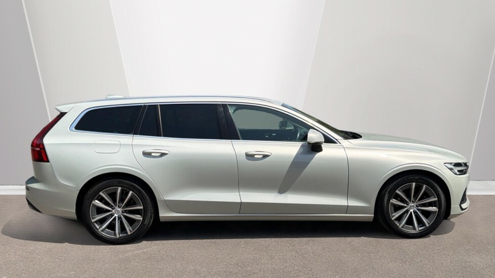 Volvo V60 Momentum Gold #3