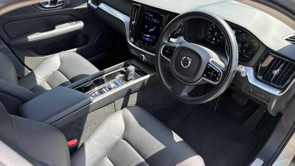 Volvo V60 Momentum Gold #4