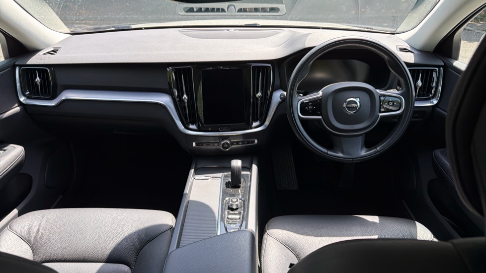 Volvo V60 Momentum Gold #5