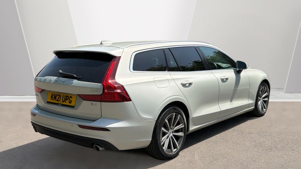 Volvo V60 Momentum Gold #2