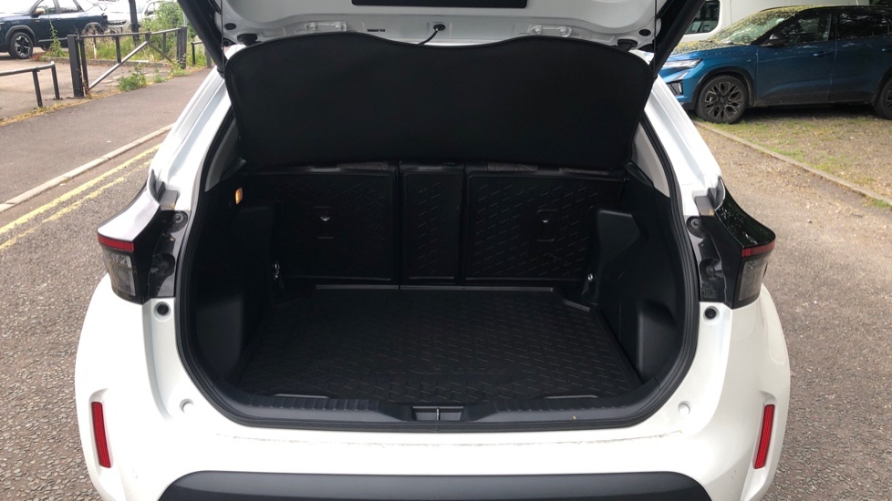 Toyota Yaris Cross Excel White #4