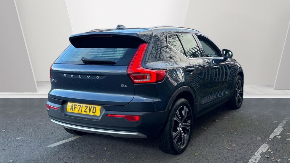 Volvo XC40 Inscription Pro Blue #2