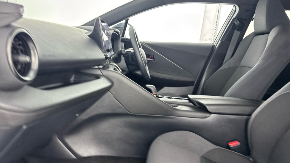 Toyota C-Hr Design White #5
