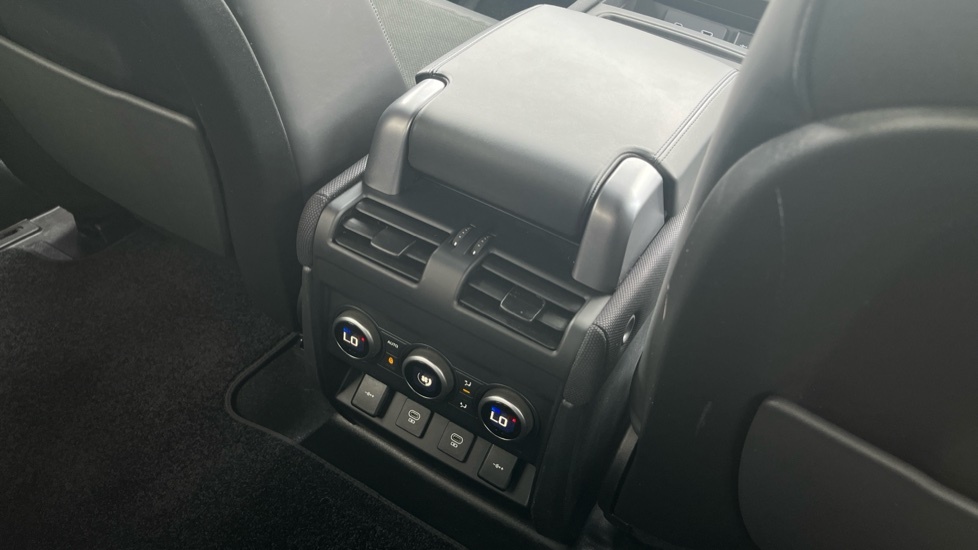Land Rover Defender Estate Black #18