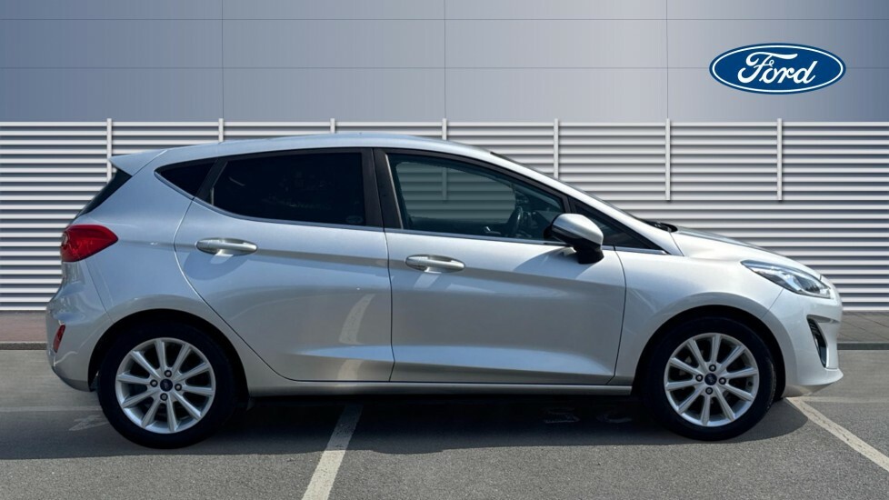 Ford Fiesta Hatchback White #5