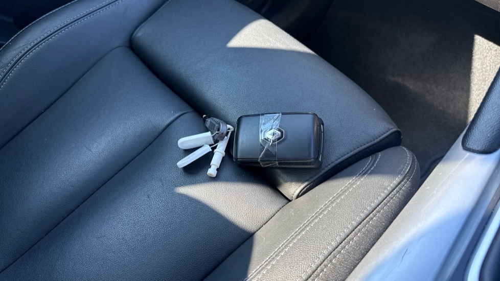 Renault Kadjar Play White #20