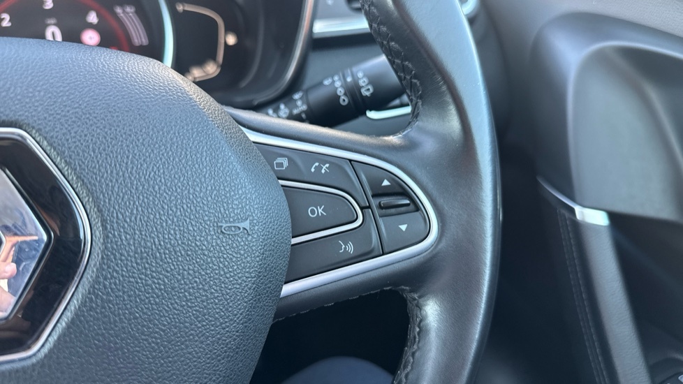 Renault Kadjar Play White #43