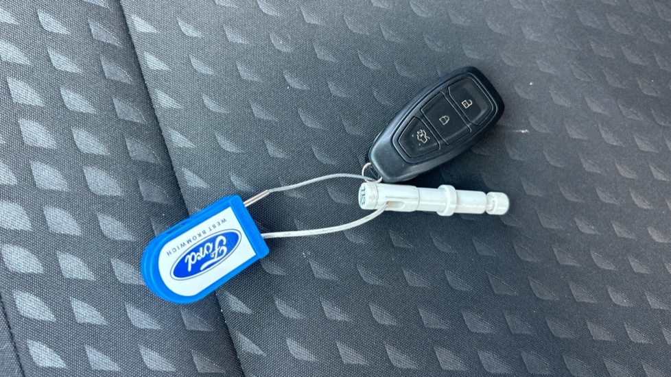 Ford Fiesta Active Edition White #8