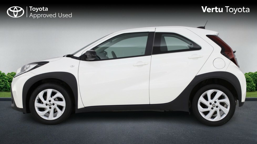 Toyota Aygo X Pure Black #24