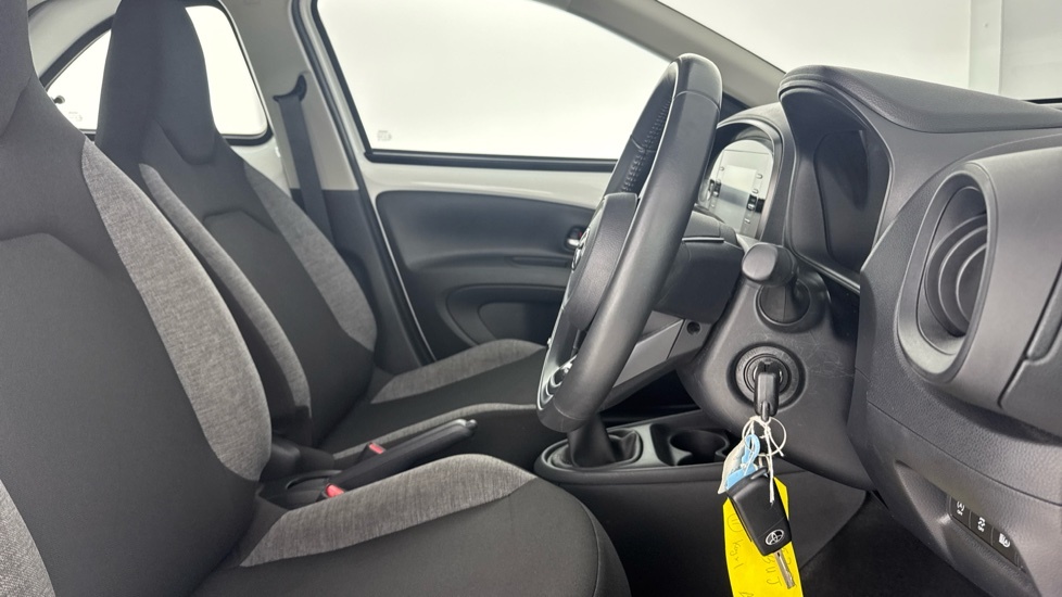 Toyota Aygo X Pure Black #12