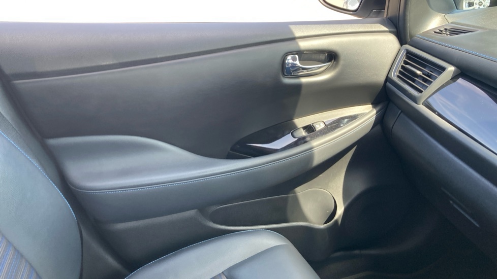 Nissan Leaf Leaf N-connecta Blue #24