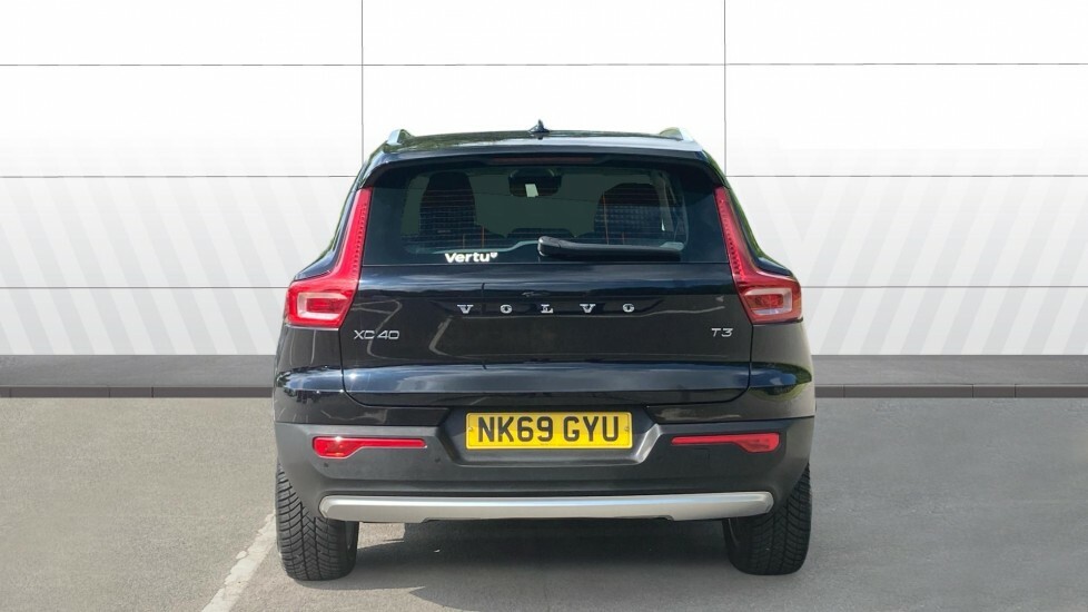 Volvo XC40 Momentum Black #6