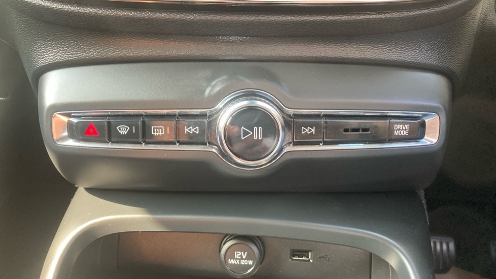 Volvo XC40  Black #32