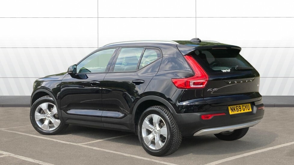Volvo XC40 Momentum Black #2