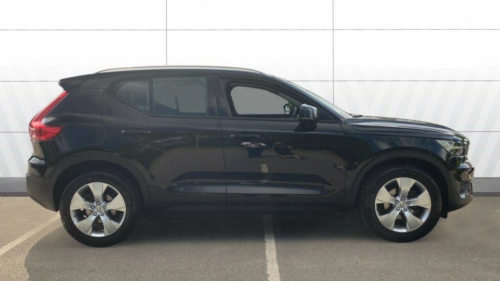 Volvo XC40 Momentum Black #5