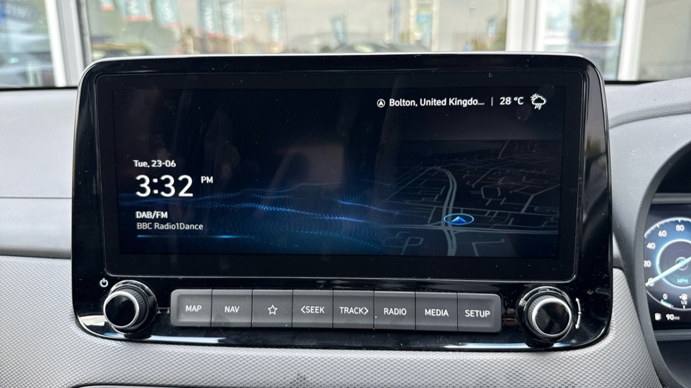 Hyundai Kona Hatchback White #10