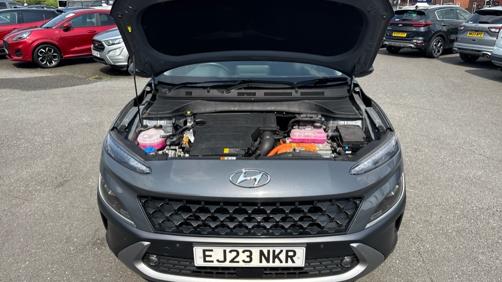 Hyundai Kona Hatchback White #8