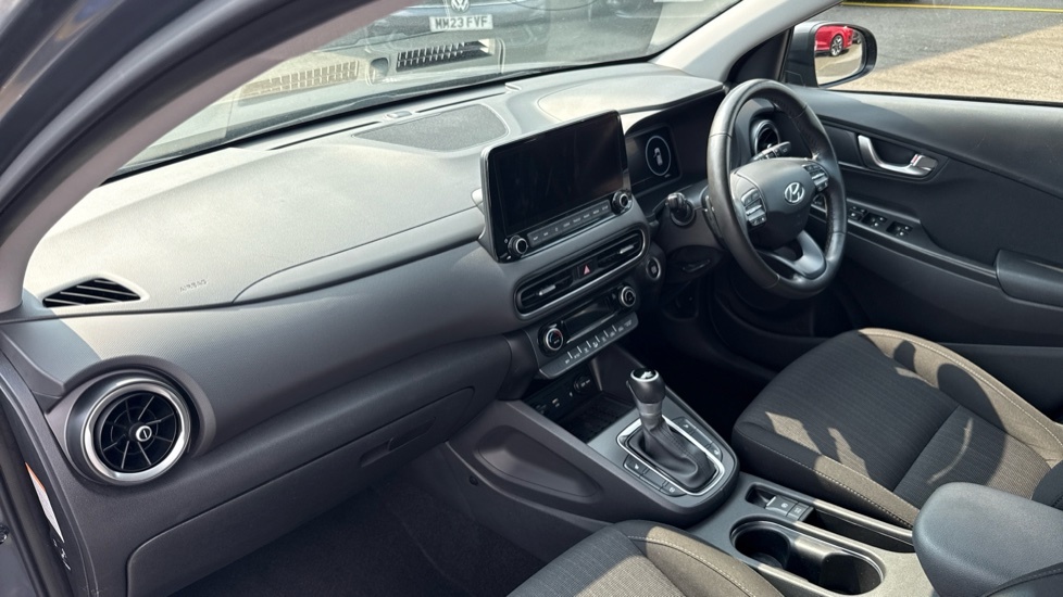 Hyundai Kona Hatchback White #17