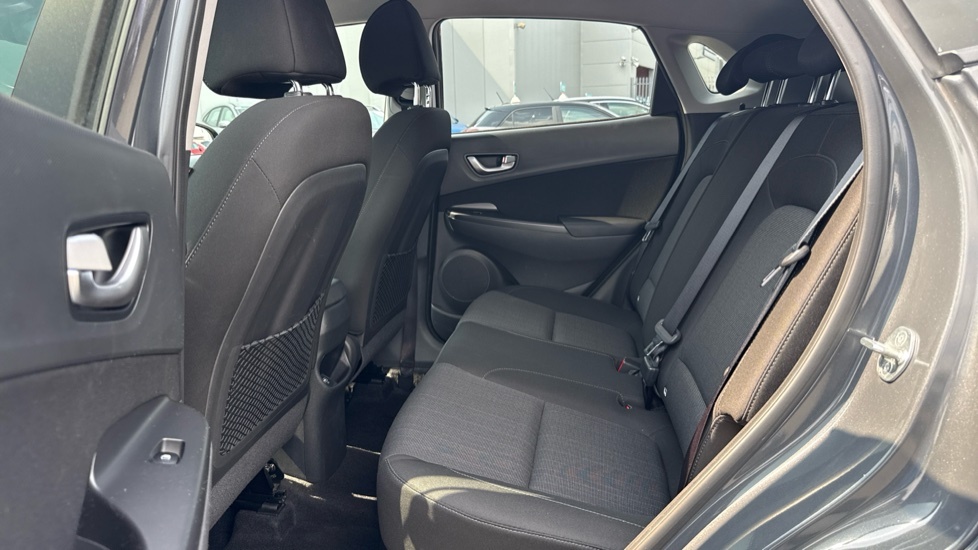 Hyundai Kona Hatchback White #23