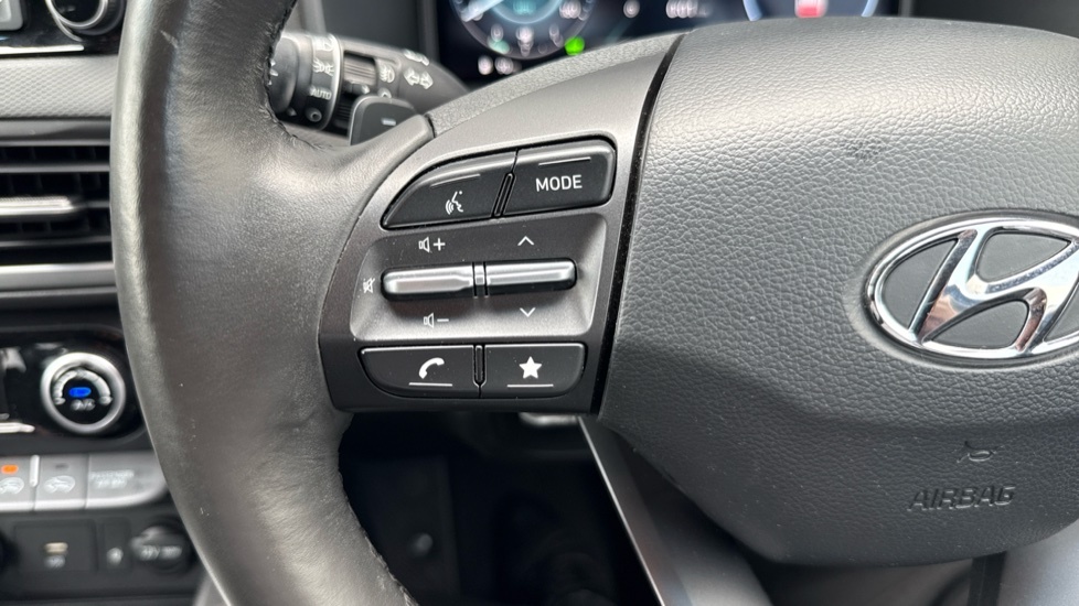 Hyundai Kona Hatchback White #30