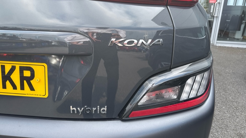 Hyundai Kona Hatchback White #38