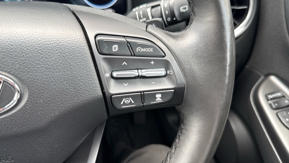 Hyundai Kona Hatchback White #29