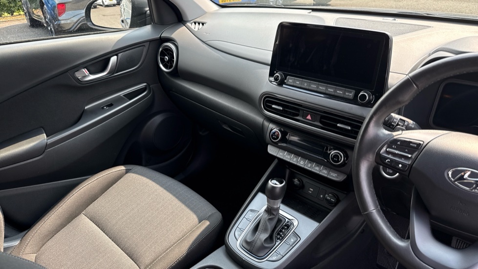 Hyundai Kona Hatchback White #21