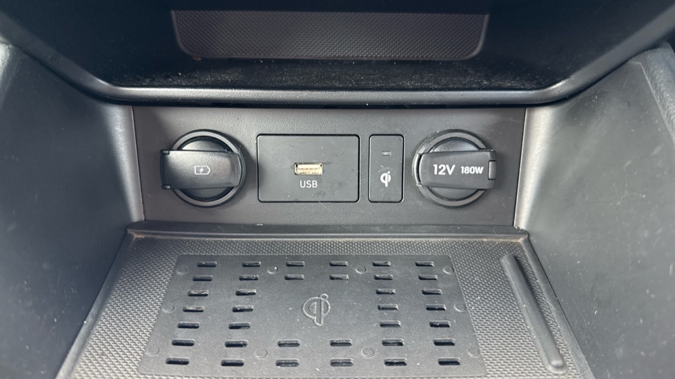 Hyundai Kona Hatchback White #32