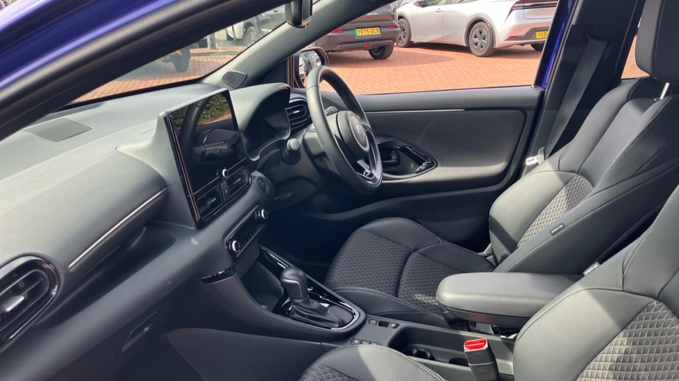 Toyota Yaris Excel White #5
