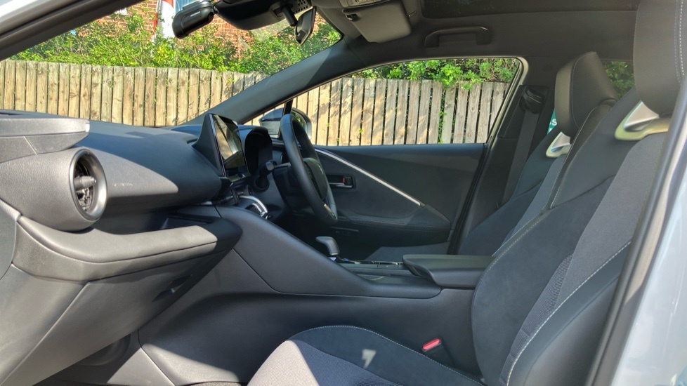 Toyota C-Hr Excel White #5