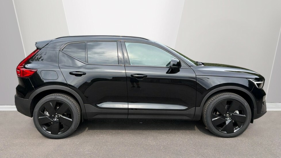 Volvo XC40 Plus Black Edition Black #3