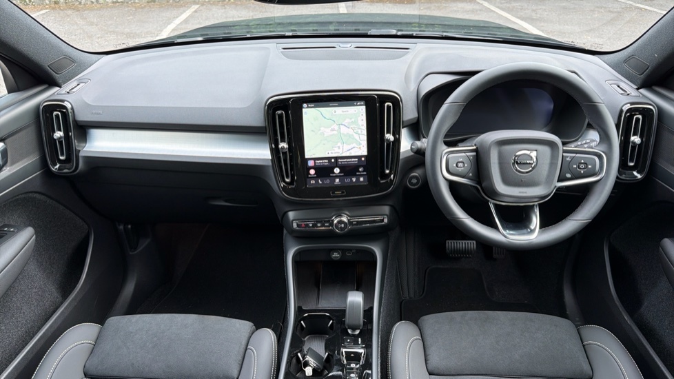 Volvo XC40 Plus Black Edition Black #5