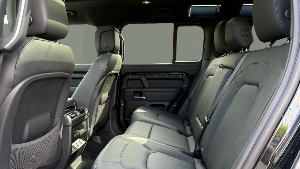 Land Rover Defender X-dynamic Hse Black #4