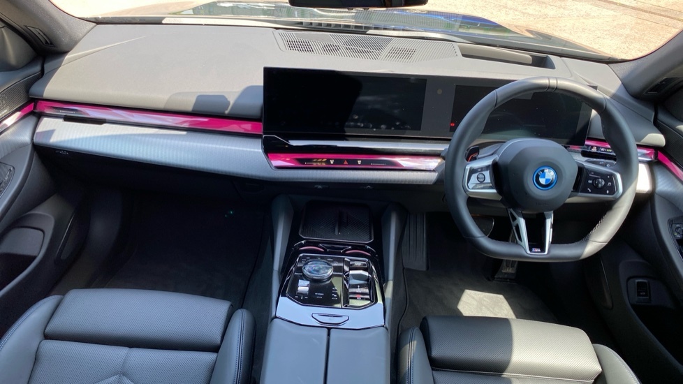 BMW i5 M Sport Black #4