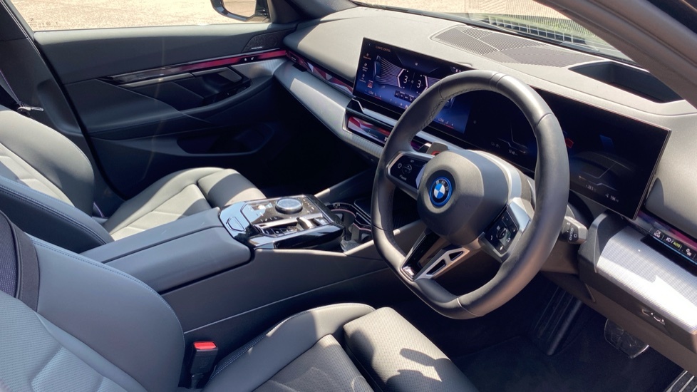 BMW i5 M Sport Black #6