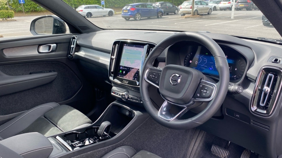 Volvo XC40 Plus Black #4