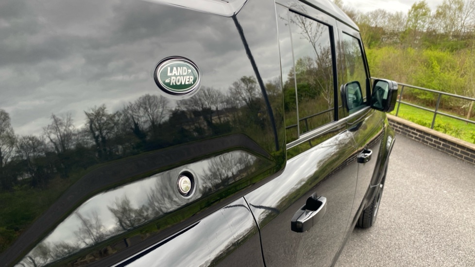 Land Rover Defender Mpv Black #26