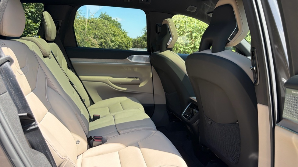 Volvo EX90 Ultra, Twin Motor Performance, 7 Seats Silver #31