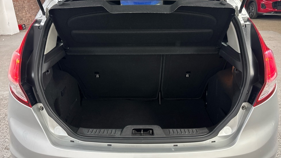 Ford Fiesta Zetec Silver #5