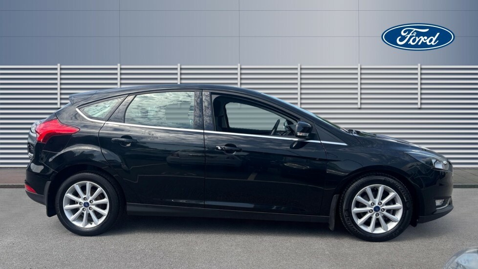 Ford Focus Titanium Black #5